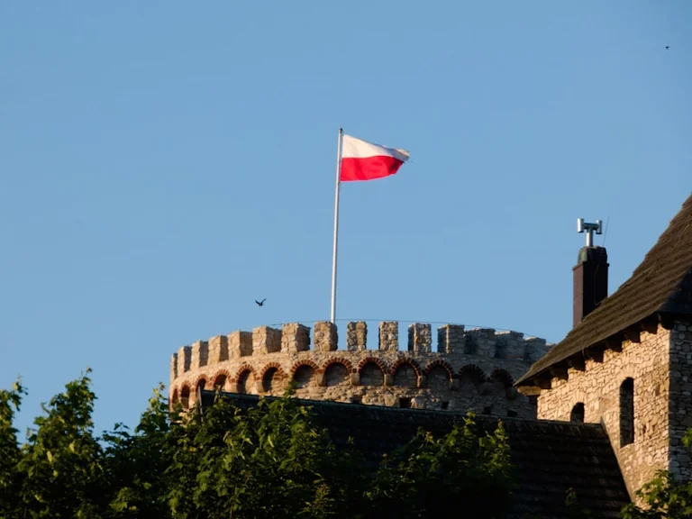 15 sierpnia 2026 w sobotę. Komu przysługuje dzień wolny