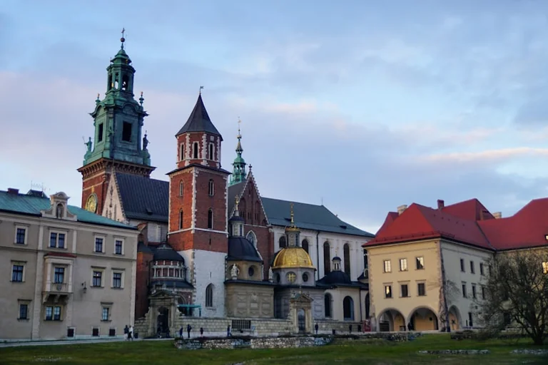 Kraków 15 sierpnia: dwa spokojne spacery na wieczór