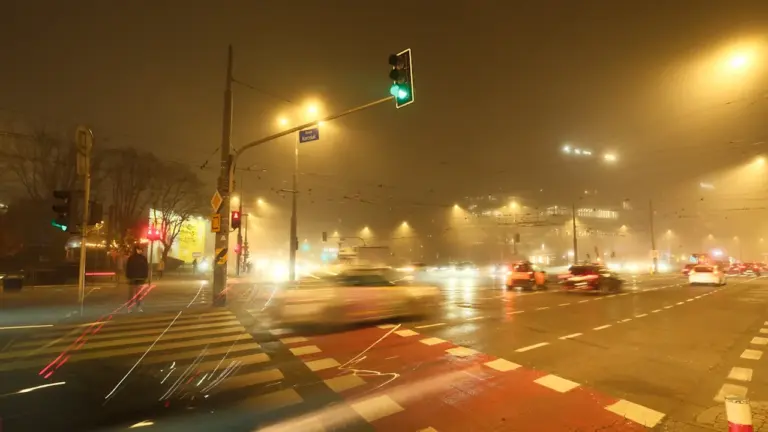 Warszawa dziś wieczorem: Wisła, deszcz i bezpieczny powrót