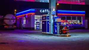 Cena paliwa w Polsce: co składa się na rachunek kierowcy