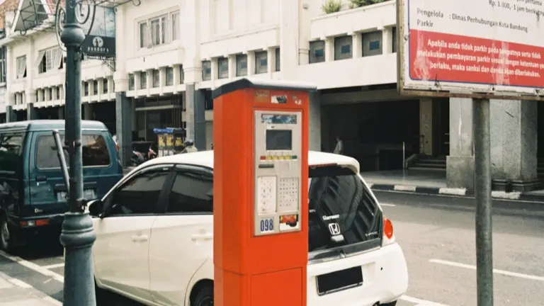 Ile kosztuje dojazd? Porównaj paliwo, parking i objazd